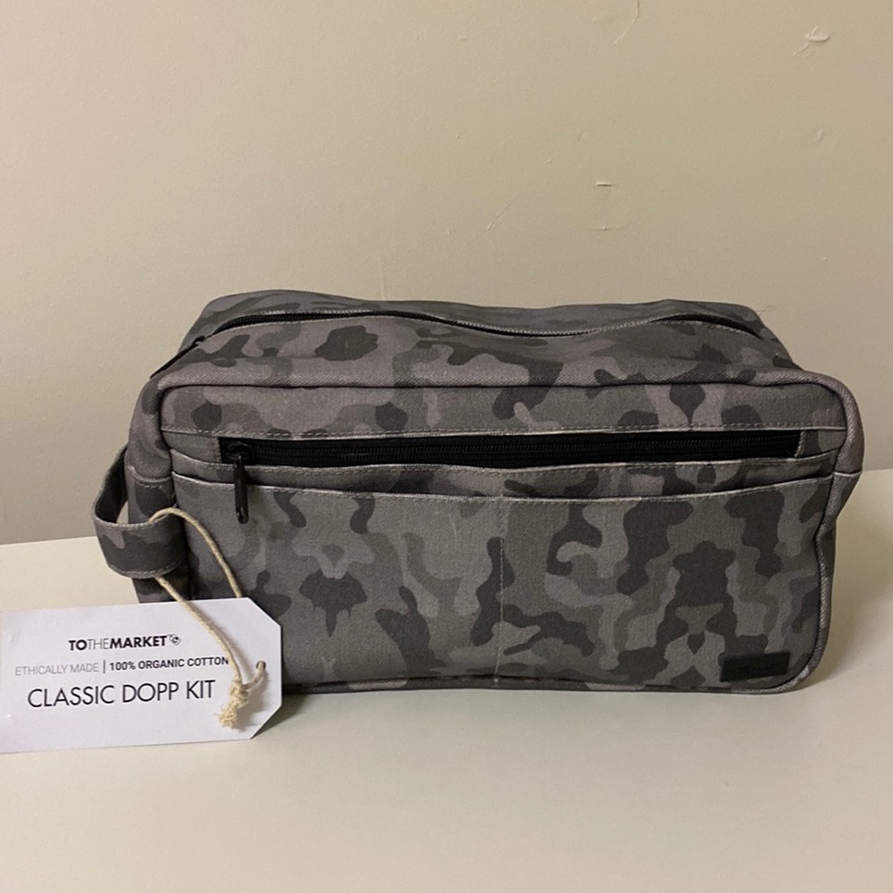NWT. Classic Dopp Kit